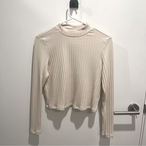 Off-white ribbed mock neck Old Navy cropped sweater, size xs